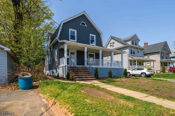 Exterior, Facade, Queen Anne Victorian