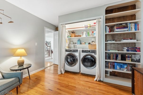 Interior, Washer, Wood Texture Flooring