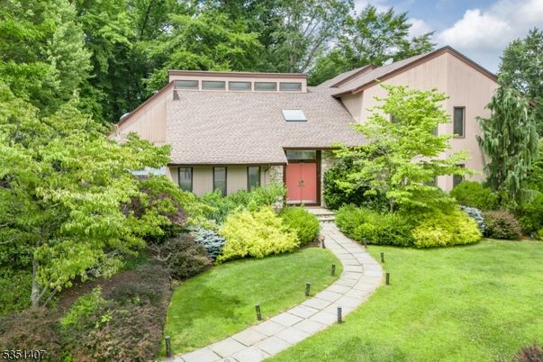 Backyard, Exterior, Facade, Split Level