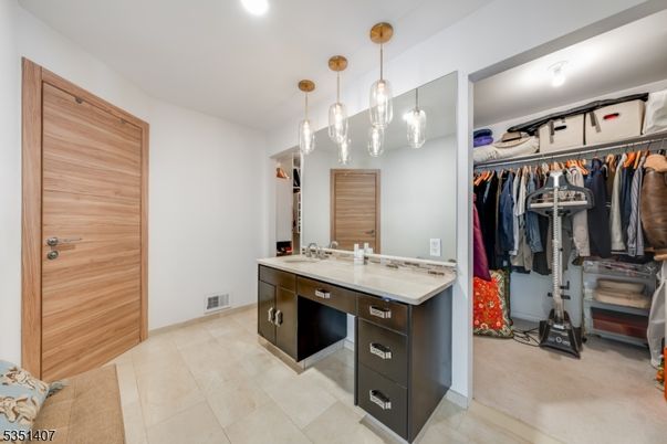 Interior, Pendant Lights, Recessed Lighting, Walk-in Closets