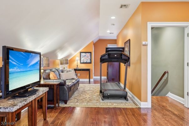 Fitness Equipment, Interior, Living room, Recessed Lighting, Wood Texture Flooring