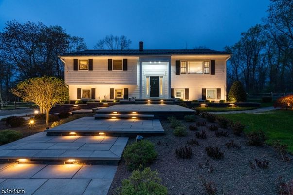 Backyard, Exterior, Facade, Raised Ranch