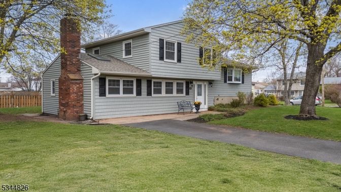 Backyard, Exterior, Facade, Split Level