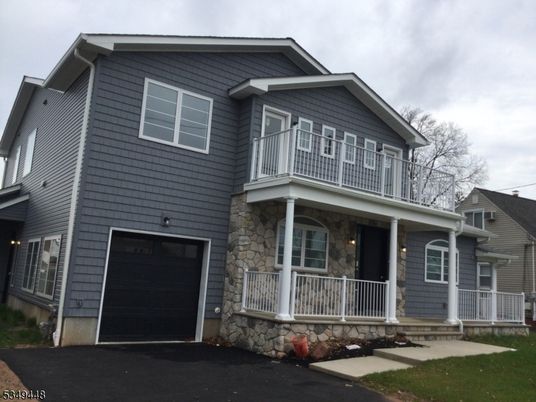 Attached, Exterior, Facade, American Craftsman