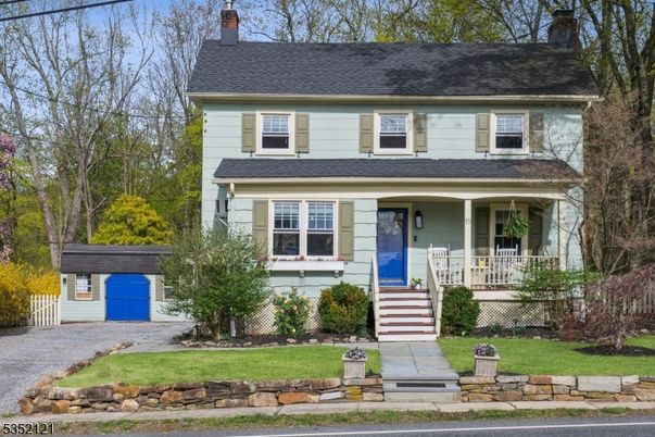 Exterior, Facade, American Foursquare