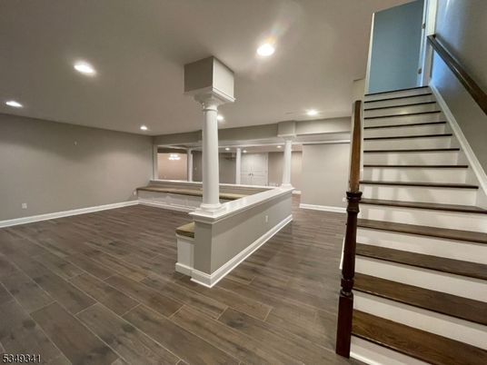 Interior, Recessed Lighting, Wood Texture Flooring