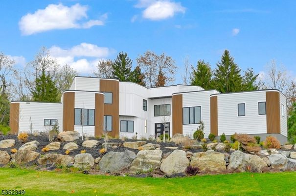Backyard, Exterior, Facade, Modern