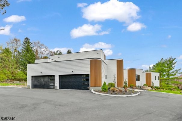 Attached, Exterior, Facade, Modern