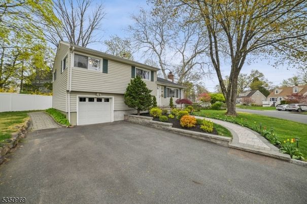 Attached, Exterior, Facade, Raised Ranch
