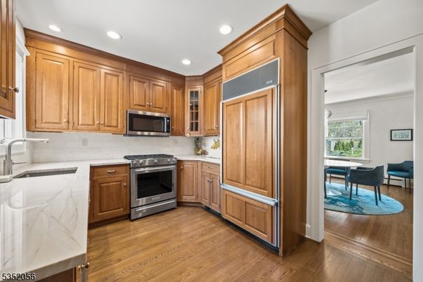Dining room, Interior, Kitchen, Recessed Lighting, Stainless Steel Appliances, Wood Texture Flooring