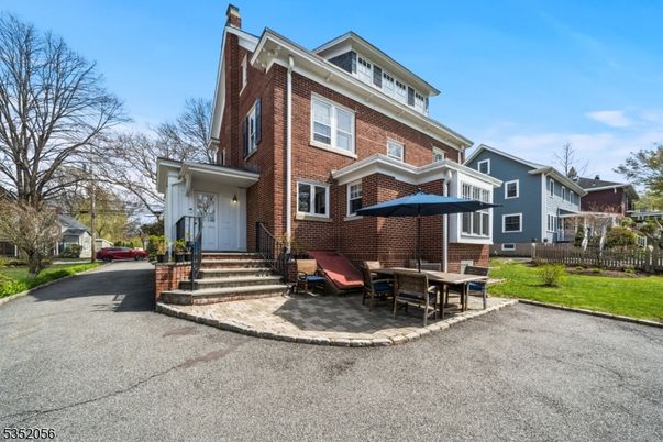 Exterior, Facade, Brick Facade, American Foursquare