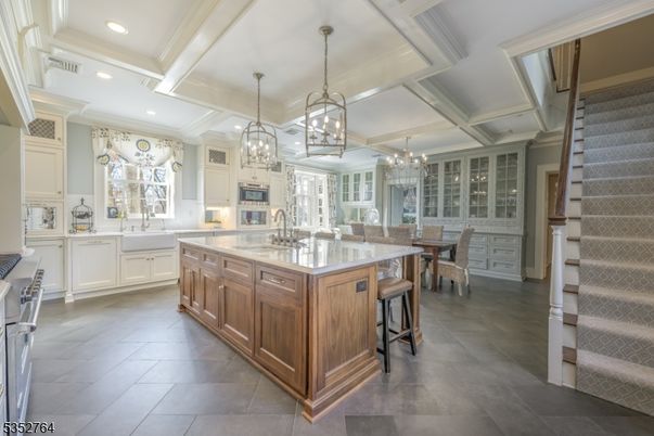 Chandelier, Dining room, Interior, Kitchen, Pendant Lights, Recessed Lighting, Stainless Steel Appliances