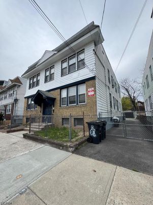 Exterior, Facade, Brick Facade, American Foursquare