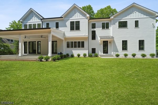 Exterior, Facade, Farmhouse