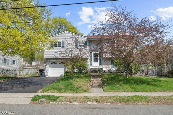 Attached, Exterior, Facade, Raised Ranch