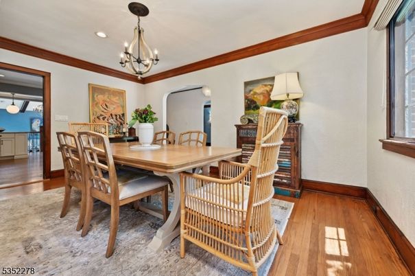 Chandelier, Dining room, Interior, Recessed Lighting, Wood Texture Flooring