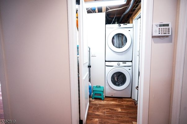 Interior, Utility Closets, Washer, Wood Texture Flooring