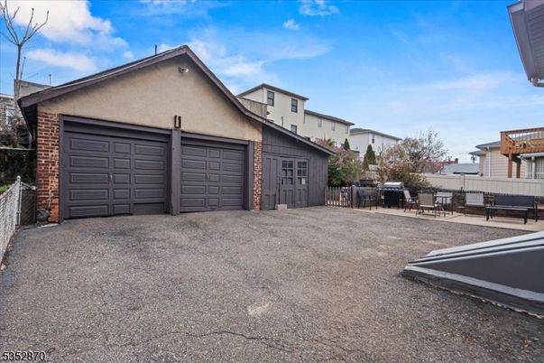 Detached Garage, Exterior
