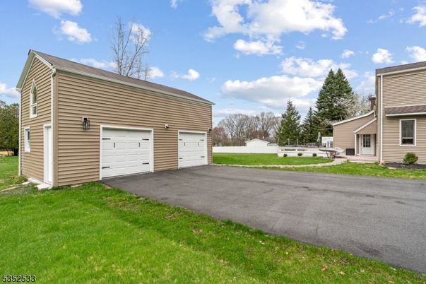 Detached Garage, Exterior