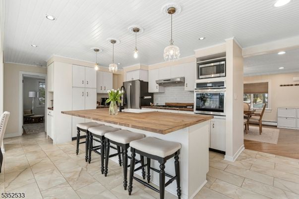 Dining room, Interior, Kitchen, Pendant Lights, Recessed Lighting, Stainless Steel Appliances