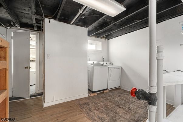 Interior, Washer, Wood Texture Flooring