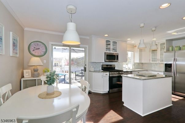 Dining room, Interior, Kitchen, Pendant Lights, Recessed Lighting, Stainless Steel Appliances, Wood Texture Flooring