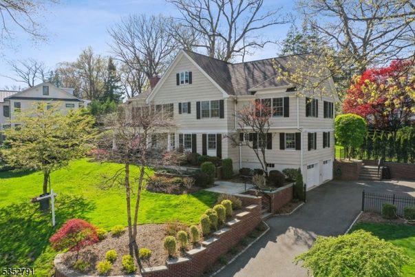 Backyard, Exterior, Facade, Queen Anne Victorian