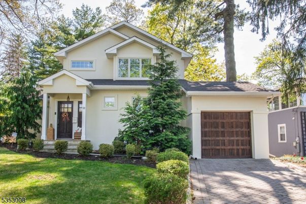 Attached, Exterior, Facade, American Craftsman