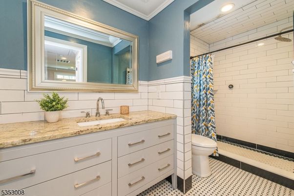 Bathroom, Interior, Recessed Lighting