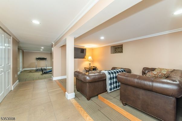 Fitness Equipment, Interior, Living room, Recessed Lighting