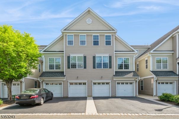 Attached, Exterior, Facade, Rowhouse