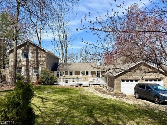 Attached, Exterior, Facade, Cape Cod