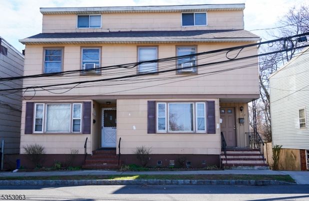 Exterior, Facade, American Foursquare