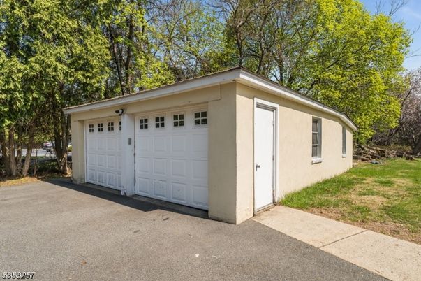 Detached Garage, Exterior