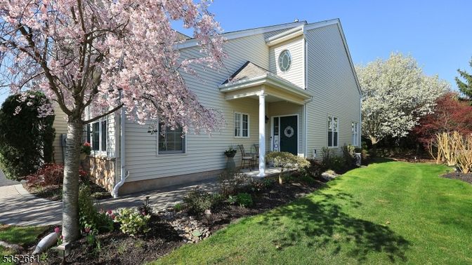 Backyard, Exterior, Facade, Queen Anne Victorian