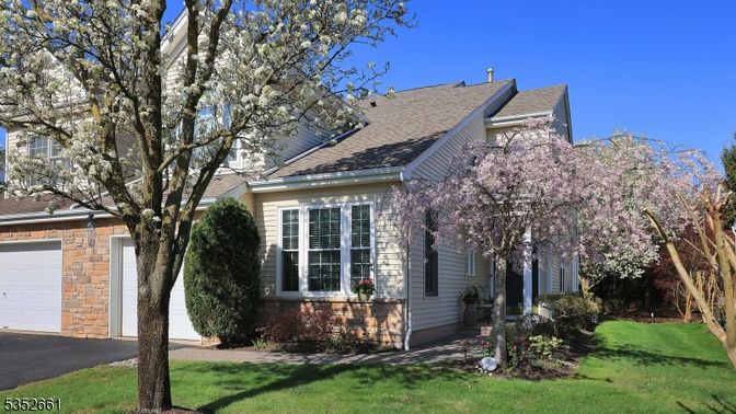 Attached, Exterior, Facade, Cape Cod