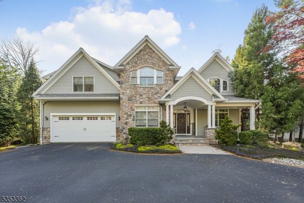 Attached, Exterior, Facade, Brick Traditional