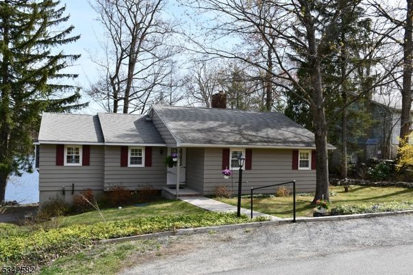 Exterior, Facade, Cape Cod