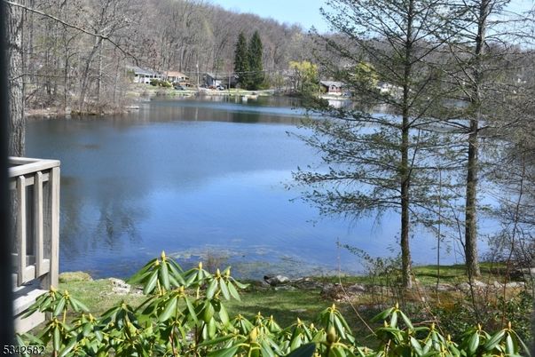 Exterior, Lake