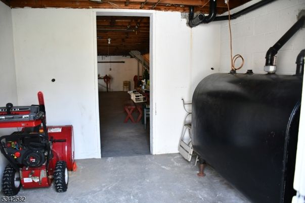 Garage, Interior