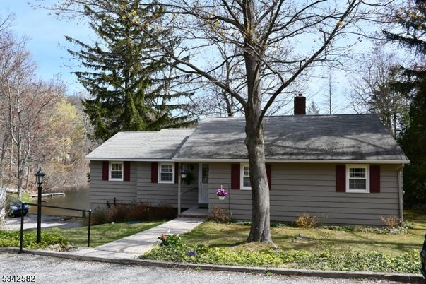 Exterior, Facade, Cape Cod