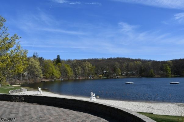 Exterior, Lake