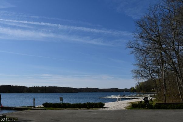 Exterior, Lake