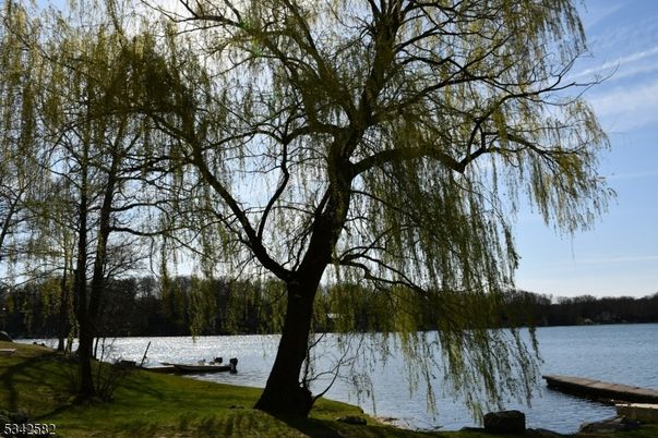 Exterior, Lake