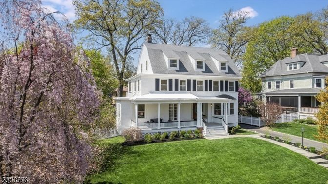 Backyard, Exterior, Facade, Queen Anne Victorian