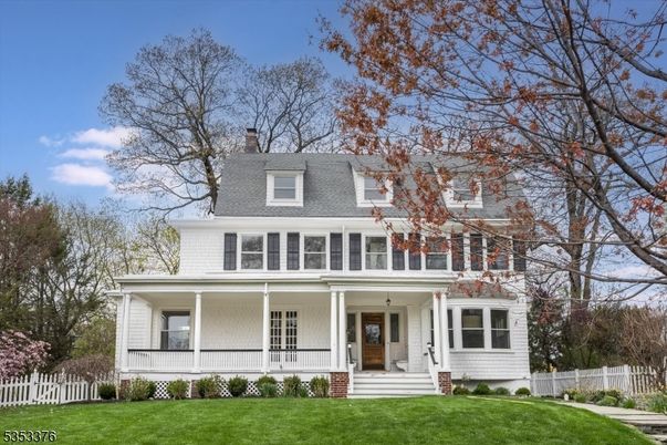 Exterior, Facade, American Foursquare