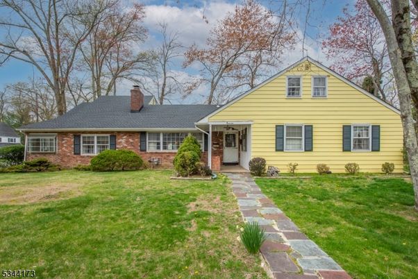 Exterior, Facade, Brick Facade, Ranch