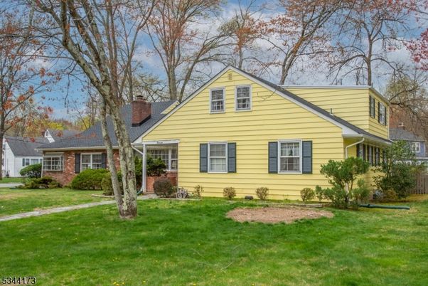 Backyard, Exterior, Facade, Brick Facade, Ranch