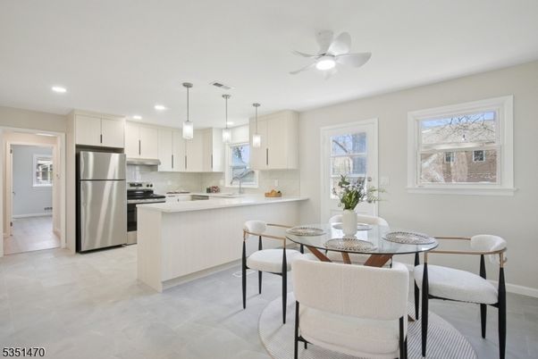 Dining room, Interior, Kitchen, Pendant Lights, Recessed Lighting, Stainless Steel Appliances