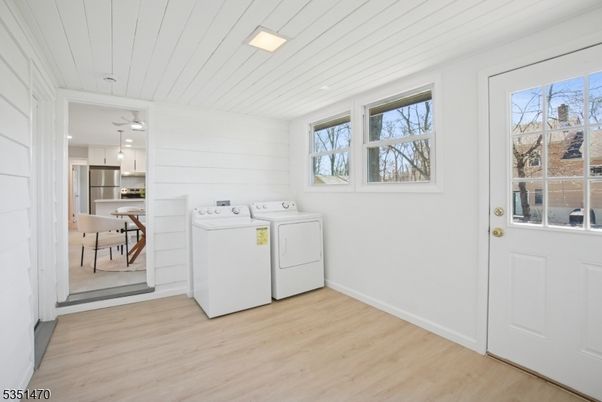 Interior, Recessed Lighting, Washer, Wood Texture Flooring